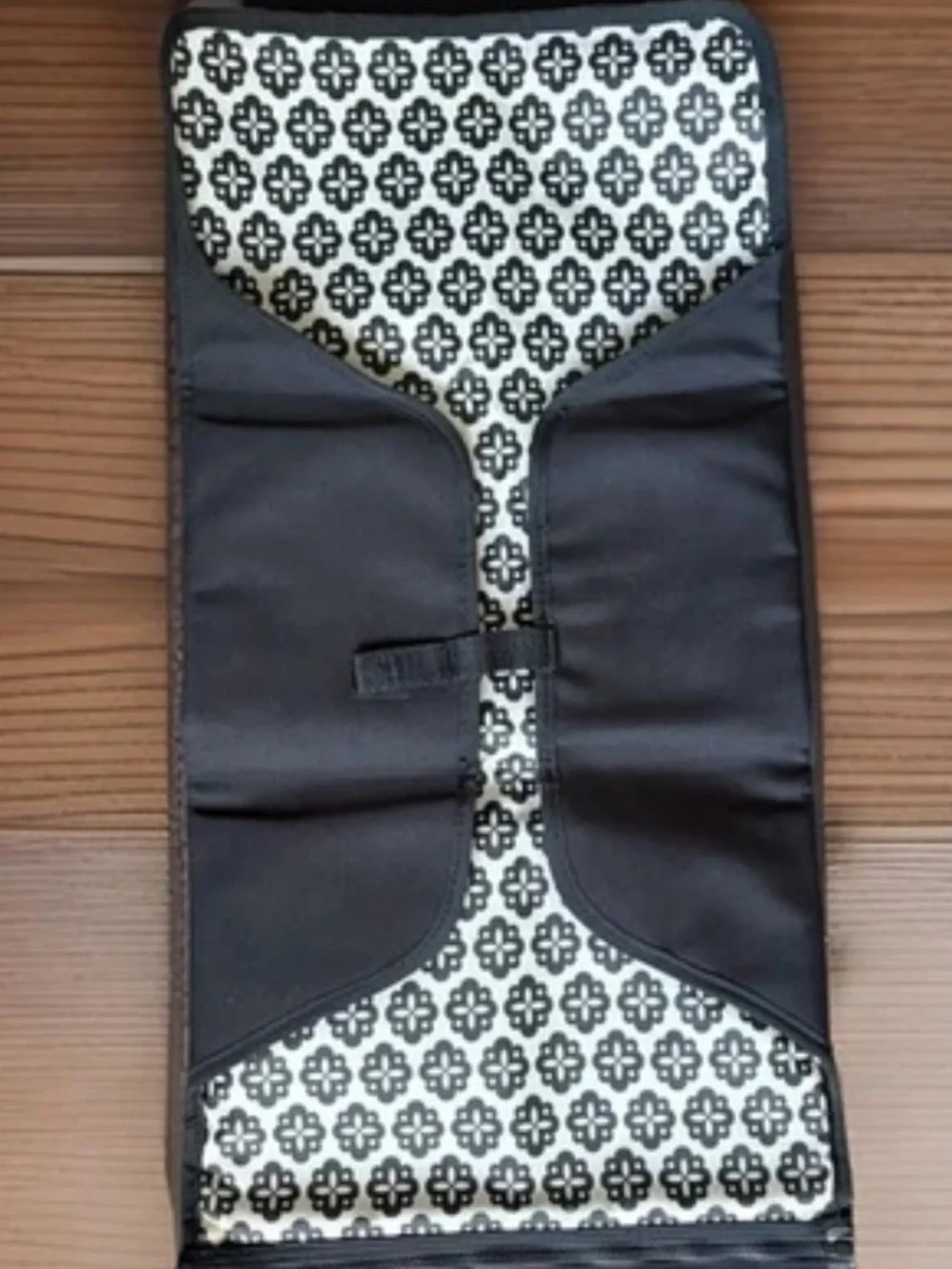 POTTERY BARN KIDS/ SKIP HOP Black White Portable Baby Diaper Changing Pad Handle